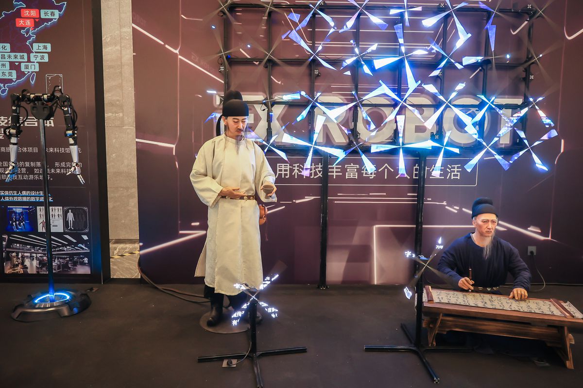 Андрей Воробьев губернатор московской области - Выставка высоких технологий «Глобальной конференции по промышленному интернету» в Шэньяне
